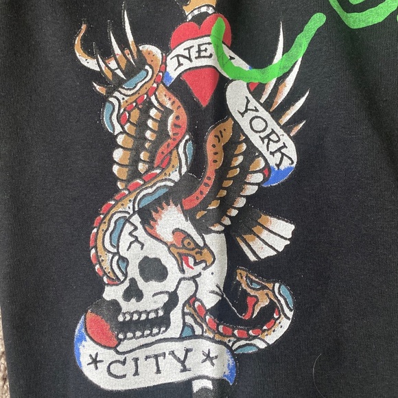 Ed Hardy Mens Fleece New York City Shorts Size M Black Graphic NWT Skull Snake - Picture 3 of 6